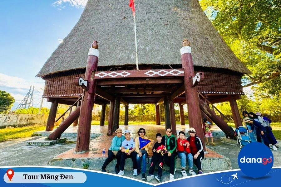 Tour Măng Đen khởi hành từ Đà Nẵng 2 ngày 1 đêm - Nhà Rông